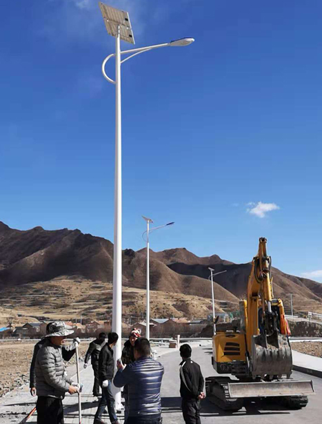 甘南碌曲10米红山街道太阳能路灯项目